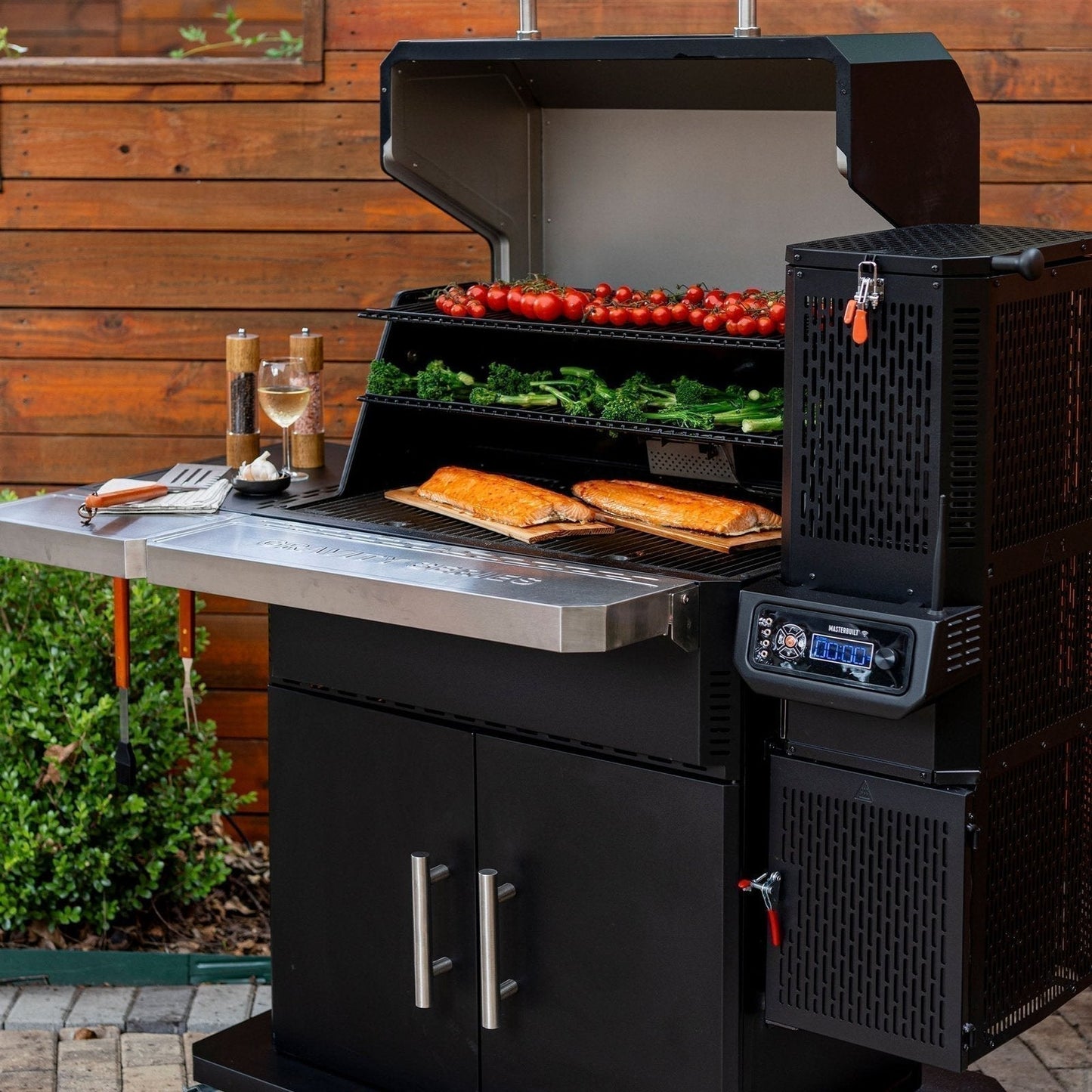 Masterbuilt Gravity Series 1150 BBQ & Smoker Starter Pack